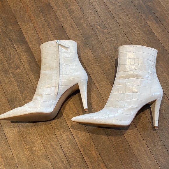 NWOT Leather Embossed Zara Bootie - Picture 10 of 10